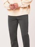 Avery Modern Straight | Badge